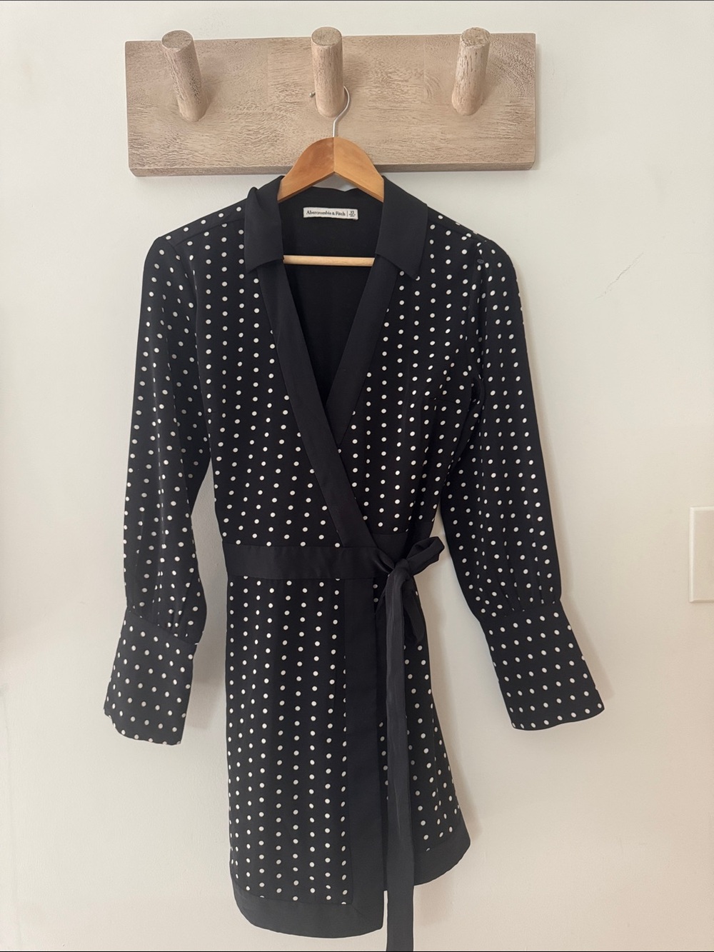 Abercrombie &. Fitch Polka Dot Wrap Robe - Black & White